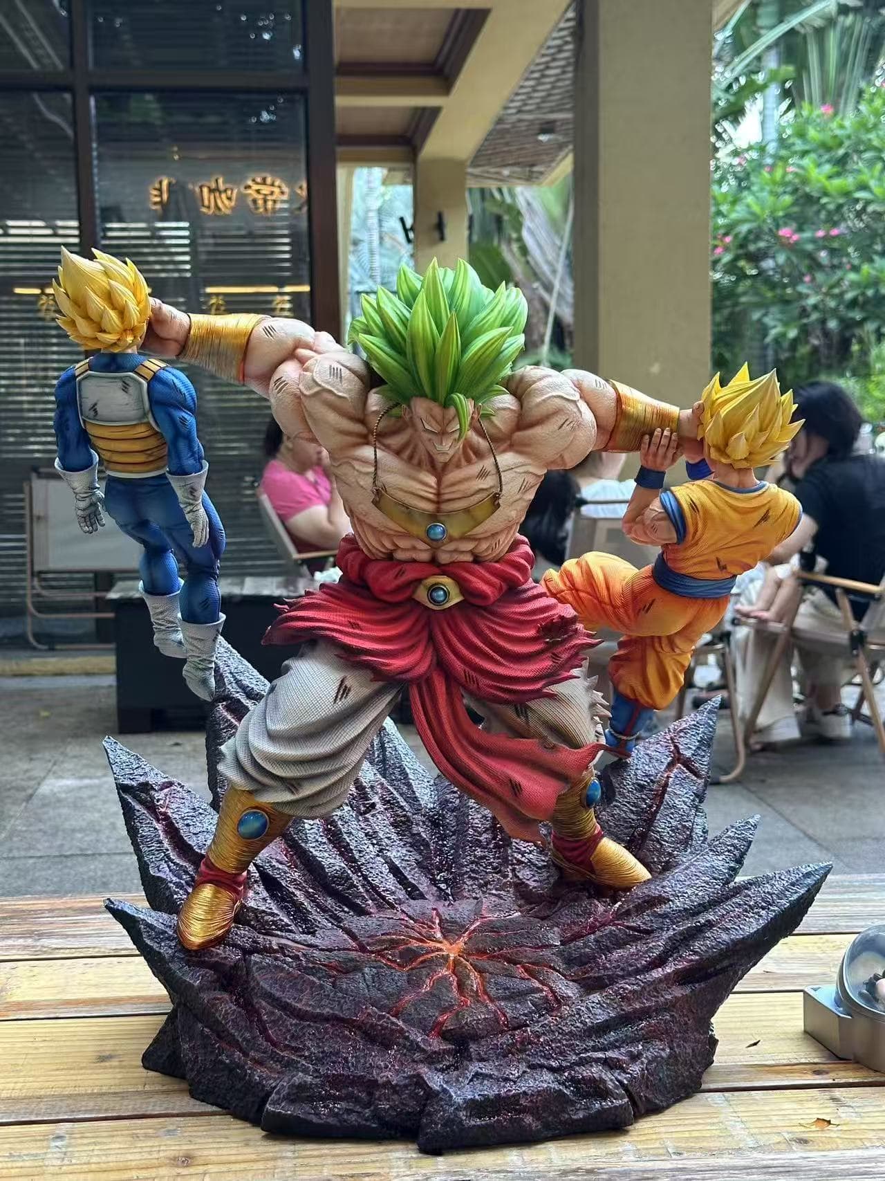 Yi Shou - Broly vs Goku and Vegeta - Thumbnail 19