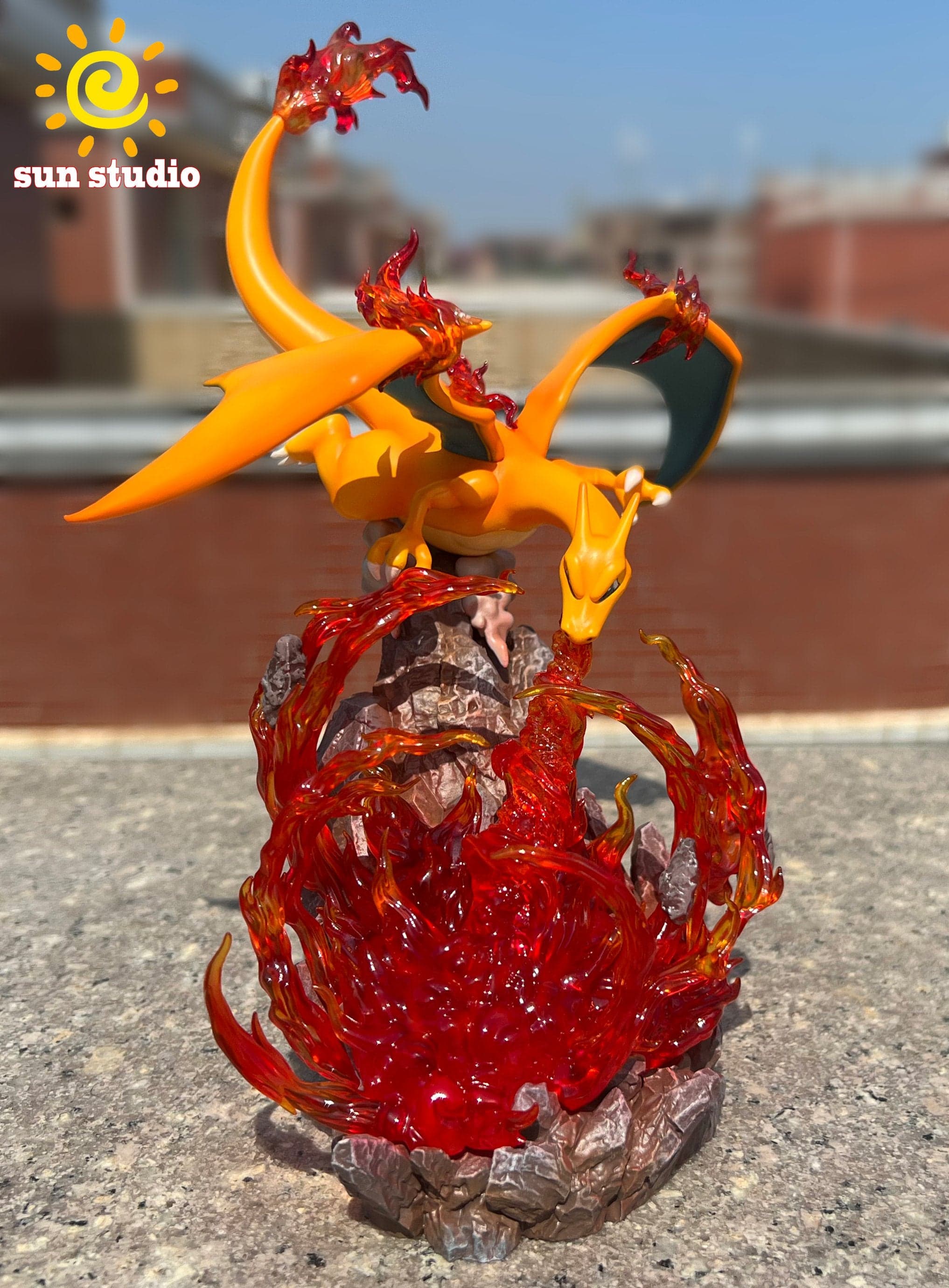 Sun - Charizard - Thumbnail 3