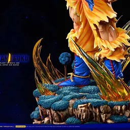 DU - SSJ Goku StatueCorp