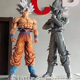 Figure Class - UI Goku 17