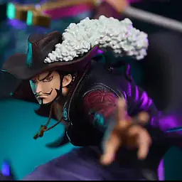 LX - Mihawk StatueCorp