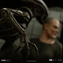 Iron - Ellen Ripley and Dog Alien 7
