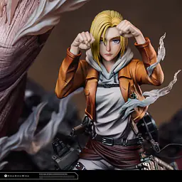 Hertz - Annie and Female Titan 5