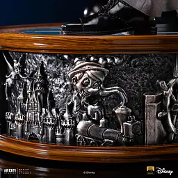 Iron - Walt Disney and Mickey Mouse 12