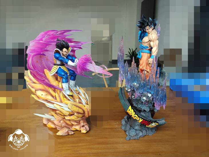 BJ - Vegeta StatueCorp