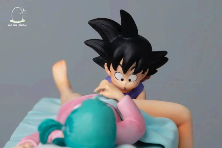 Big Egg - Kid Goku and Bulma StatueCorp