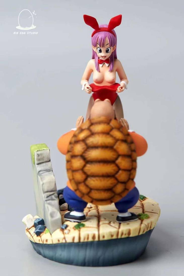 Big Egg - Roshi and Bulma StatueCorp