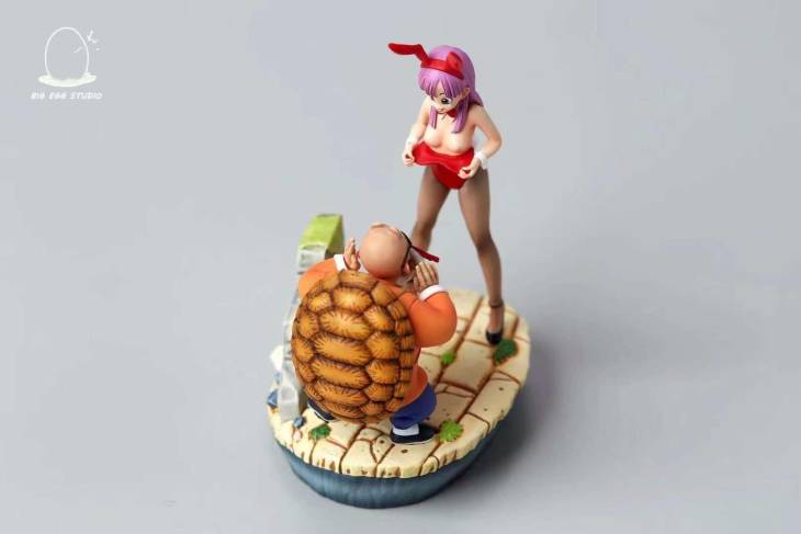 Big Egg - Roshi and Bulma StatueCorp