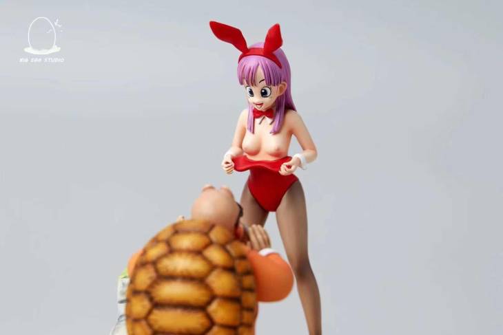 Big Egg - Roshi and Bulma StatueCorp