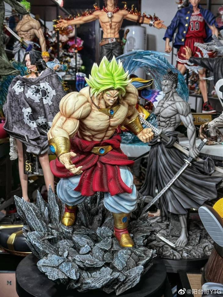 Break - Broly vs Goku and Vegeta StatueCorp