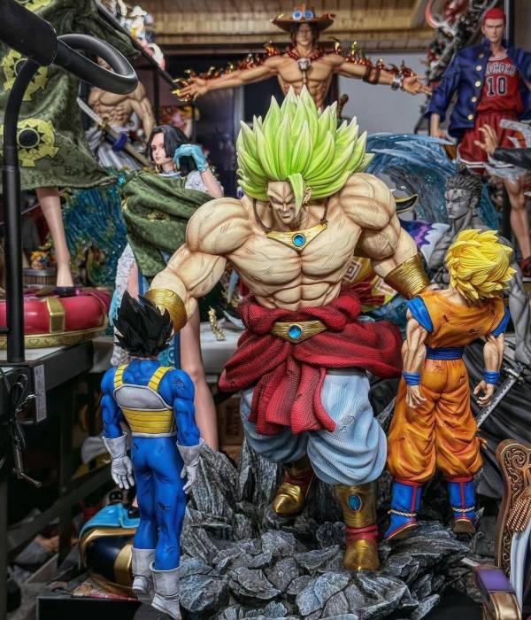 Break - Broly vs Goku and Vegeta StatueCorp