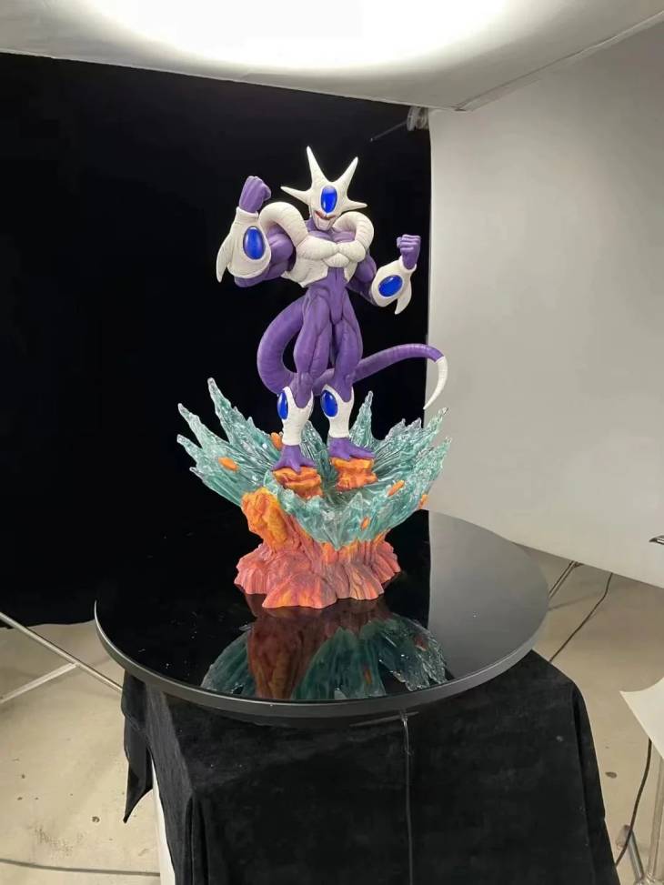 Comic Hero - Cooler StatueCorp