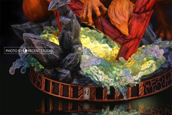 Crescent - Naruto and Kurama StatueCorp