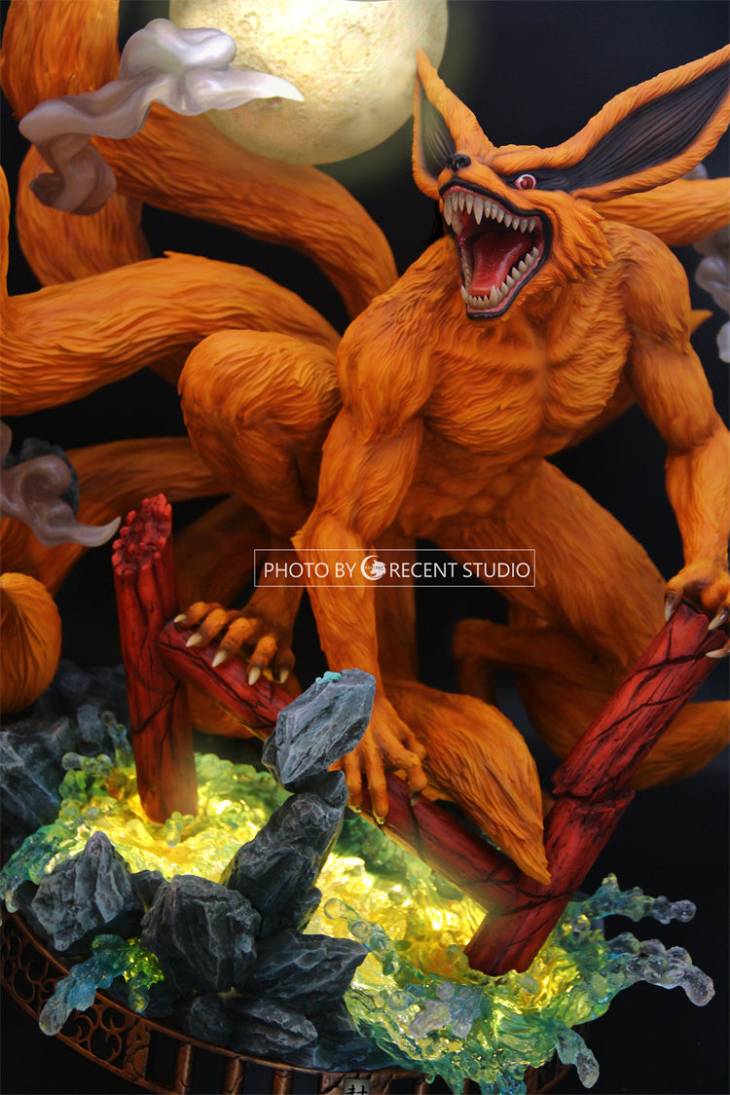 Crescent - Naruto and Kurama StatueCorp