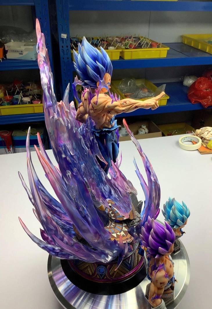 DIM - Ultra Ego Vegeta StatueCorp
