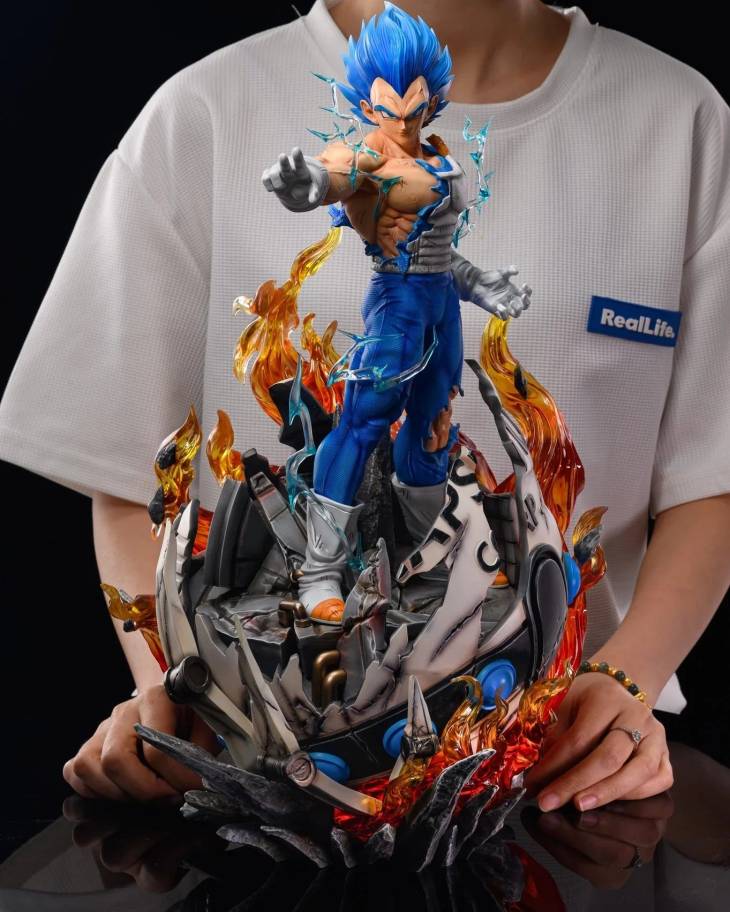 Evil - SSJ Vegeta StatueCorp