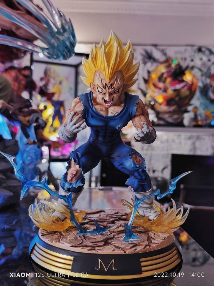 Figure Class - Majin Vegeta StatueCorp