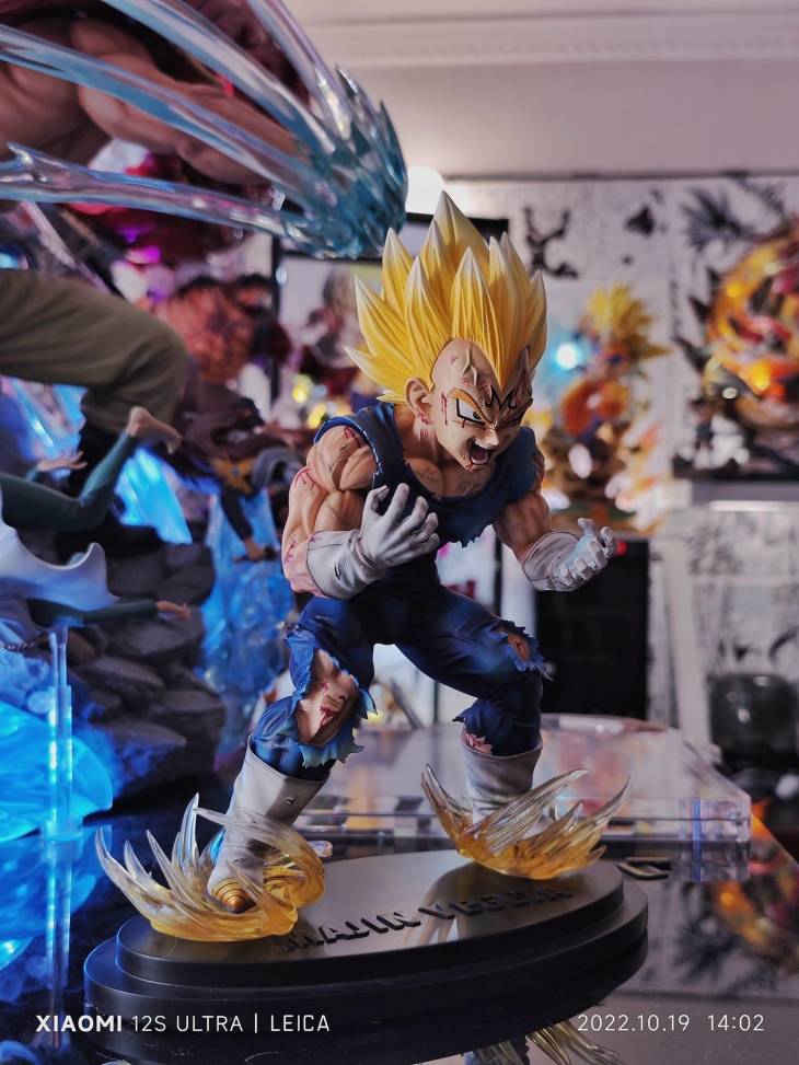 Figure Class - Majin Vegeta StatueCorp