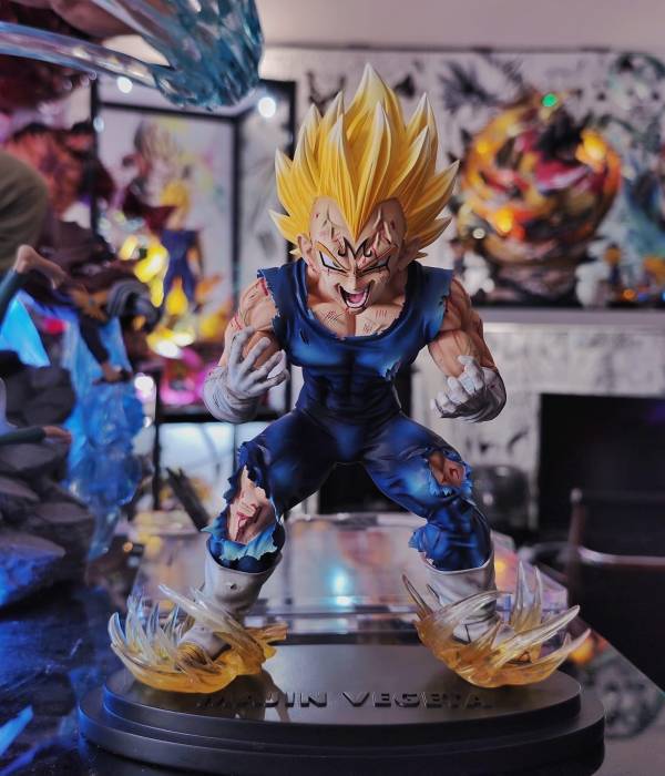 Figure Class - Majin Vegeta StatueCorp