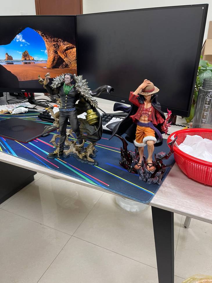 LX - Luffy StatueCorp