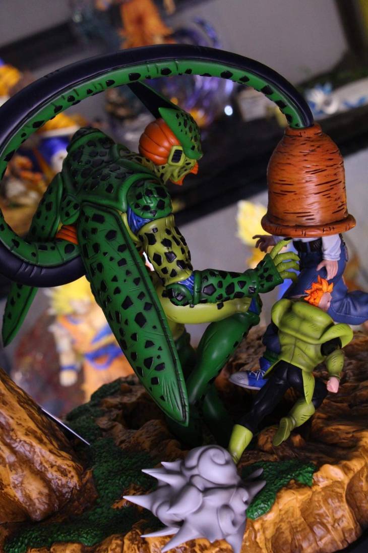 PBR - Cell First Form vs Android 17 StatueCorp