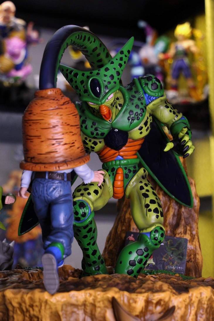 PBR - Cell First Form vs Android 17 StatueCorp
