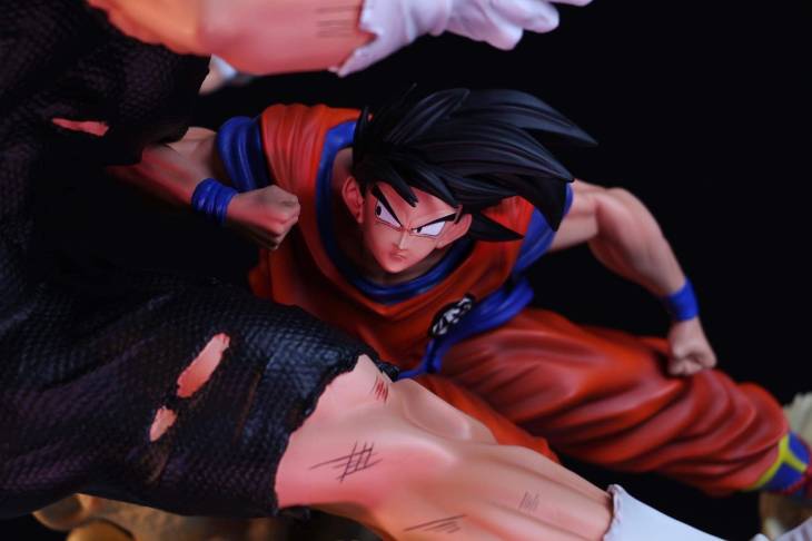 PBR - Goku vs Recoome StatueCorp