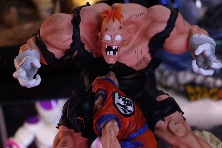 PBR - Goku vs Recoome StatueCorp
