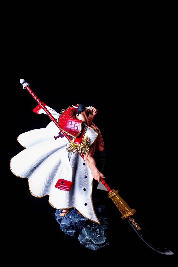 Phoenix - Whitebeard StatueCorp
