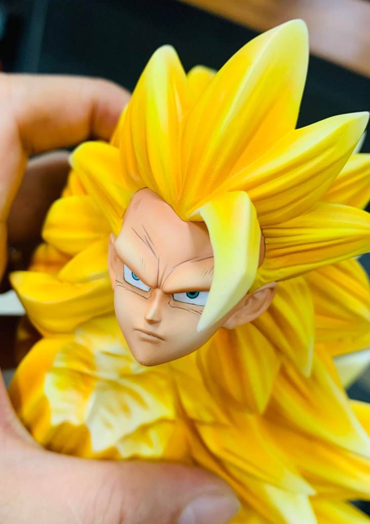Super Bomb - SSJ3 Goku StatueCorp