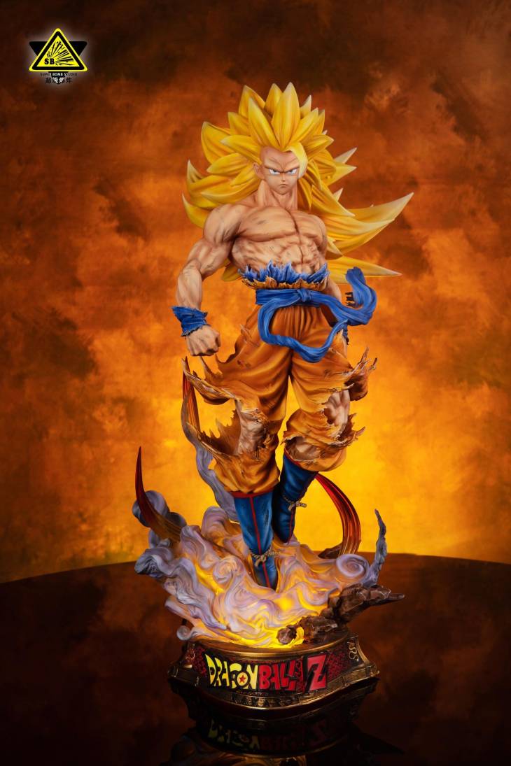 Super Bomb - SSJ3 Goku StatueCorp