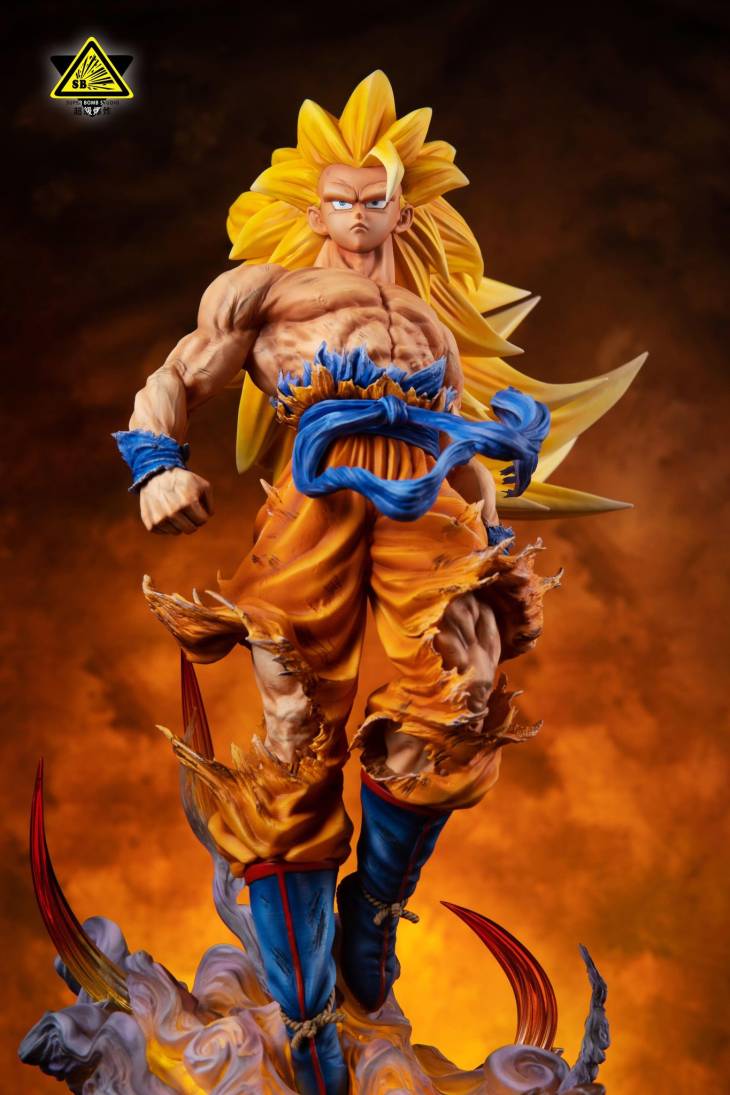 Super Bomb - SSJ3 Goku StatueCorp