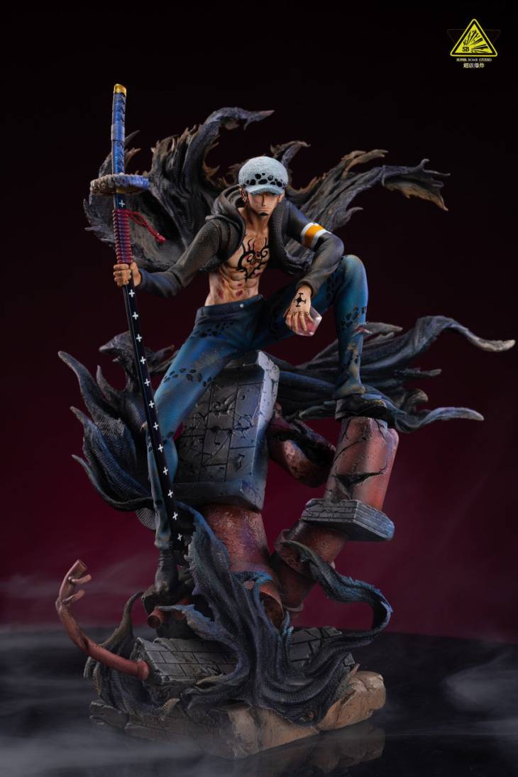 Super Bomb - Trafalgar Law StatueCorp